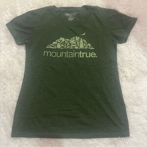 Mountain true Protect Animals Trees Graphic T-shirt Women’s Size M Green